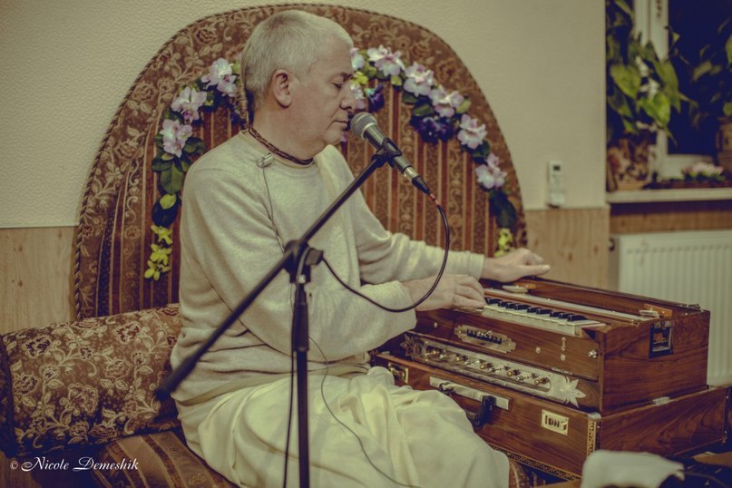 Добавлены аудио и видео материалы с лекции "Освобожденные и обусловленные души" по книге "Шримад-Бхагаватам", песнь 11, глава 11, стих 48, которая проходила 9 июня 2016 г в Конаково. Добавлены аудио и видео материалы с лекции "Освобожденные и обусловленные души" по книге "Шримад-Бхагаватам", песнь 11, глава 11, стих 48, которая проходила 9 июня 2016 г в Конаково.