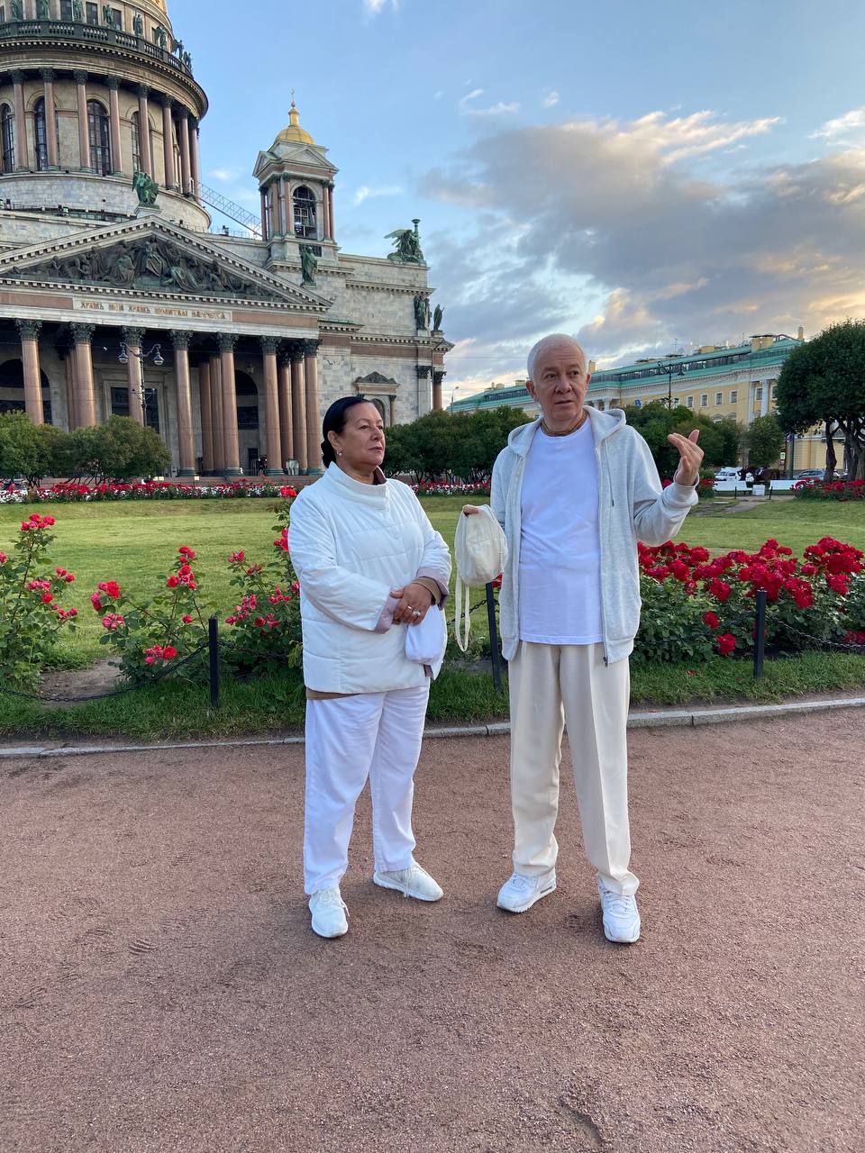 В раздел "Статьи" добавлена третья часть статьи Александра Хакимова "Как исполнять свой долг?"