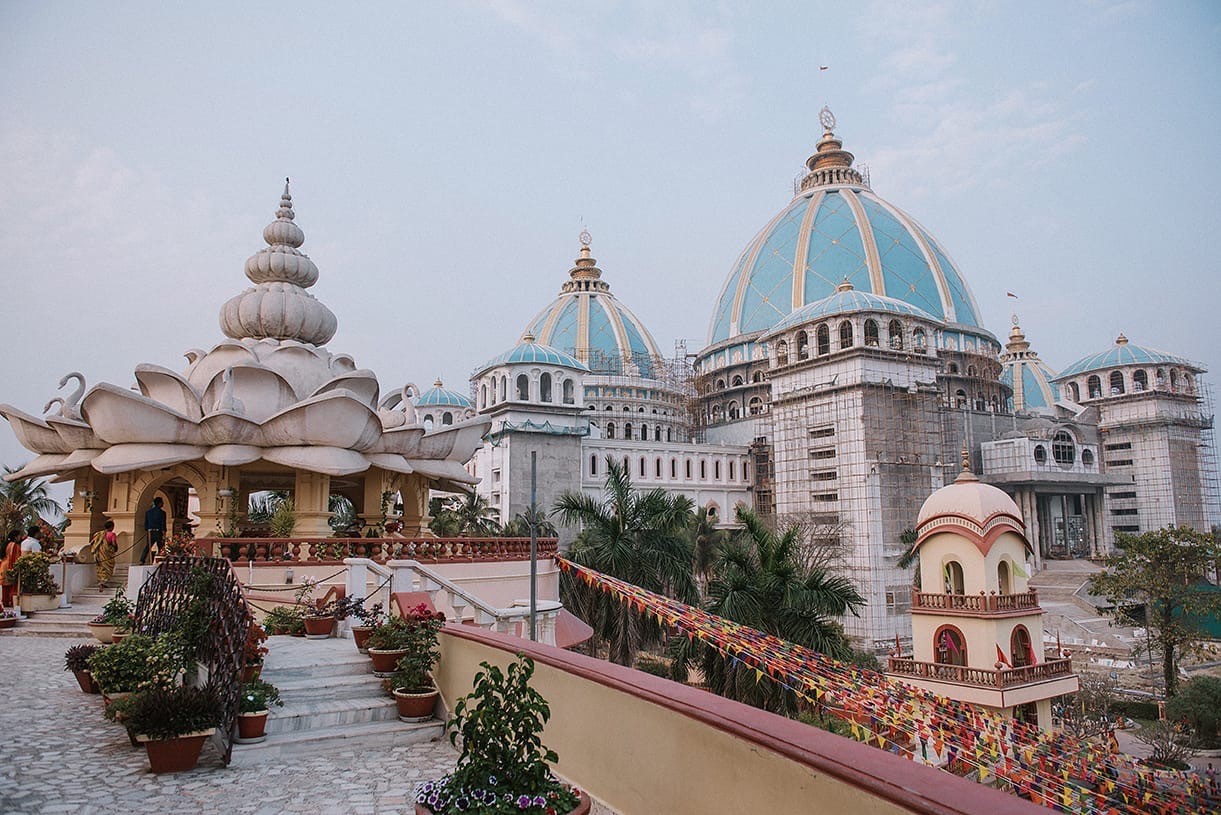 В раздел "Ведический планетарий" добавлен материал "Обзор работ по внешнему оформлению купола над крылом Нрисимхадева" В раздел "Ведический планетарий" добавлен материал "Обзор работ по внешнему оформлению купола над крылом Нрисимхадева"