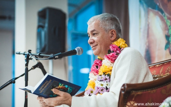 9 -12 августа в 7:45 и 9 августа в 18:30 (мск) из Минска будет организована прямая трансляция лекций Александра Хакимова по священным писаниям: "Шримад-Бхагаватам", "Бхагавад-Гита" и "Чайтанья-Чаритамрита" 9 -12 августа в 7:45 и 9 августа в 18:30 (мск) из Минска будет организована прямая трансляция лекций Александра Хакимова по священным писаниям: "Шримад-Бхагаватам", "Бхагавад-Гита" и "Чайтанья-Чаритамрита"