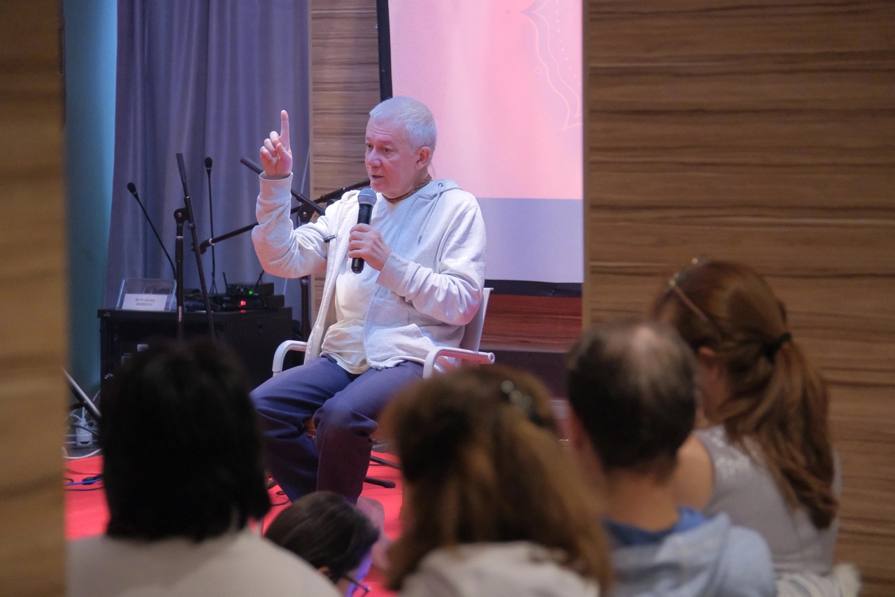 В раздел "Статьи" добавлена третья часть статьи Александра Хакимова "Спасение в отношениях"