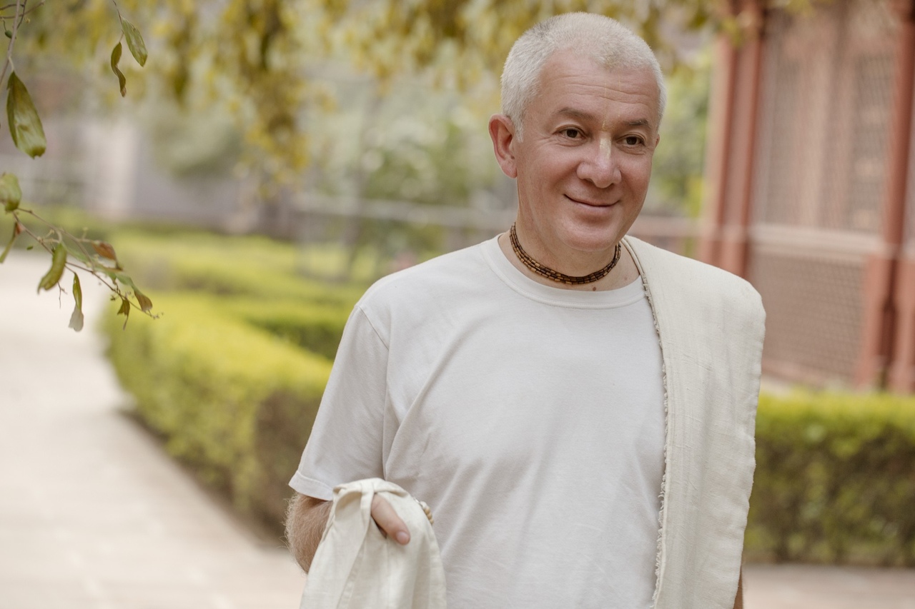 С 5 по 9 апреля организуются прямые трансляции лекций Александра Хакимова из Ташкента