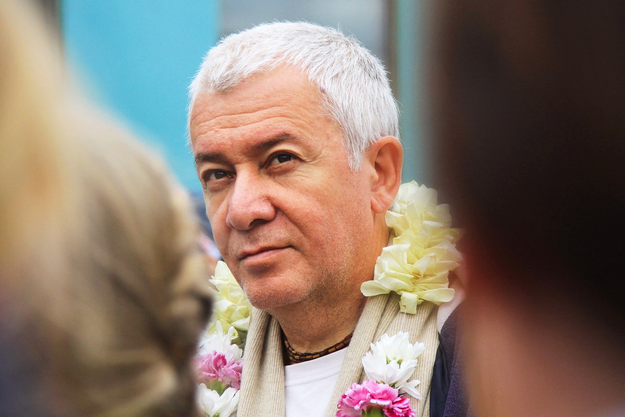 Прямые трансляции утренних лекций Александра Хакимова из Алматы 